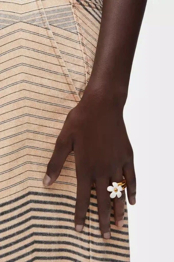 Anillo Flor en plata de ley y esmalte Oro/Blanco Anillo Flor en plata de ley y esmalte Oro/Blanco