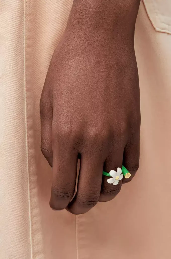 Anillo Flor en plata de ley y esmalte Oro/Blanco Anillo Flor en plata de ley y esmalte Oro/Blanco