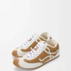 Ballet Runner 2.0 en ante y piel de oveja Tan/Blanco