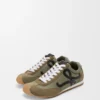 Ballet Runner 2.0 en nylon y piel de becerro. Color caqui claro/negro/blanco.