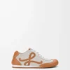 Ballet Runner 2.0 sin forro en piel de ciervo y piel de becerro curtida vegetalmente. Blanco suave/Marrón claro