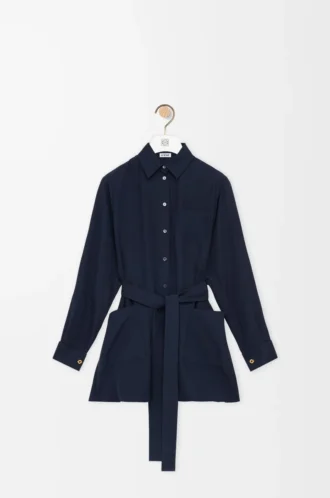 Blusa con cinturón de seda azul marino