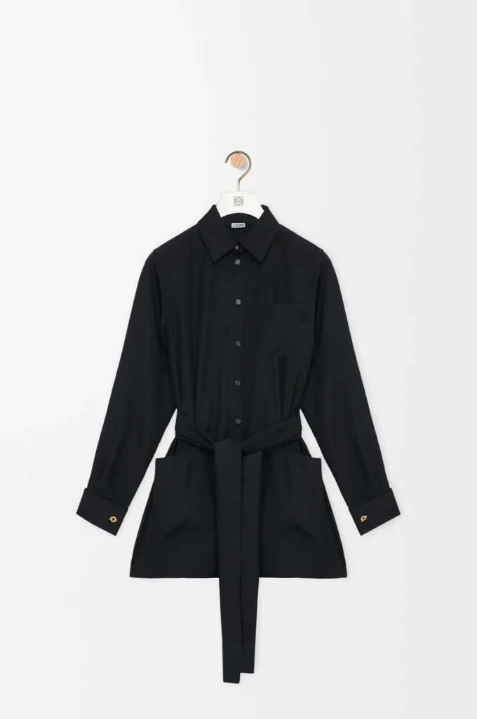 Blusa con cinturón de seda negra Blusa con cinturón de seda negra