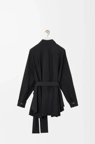 Blusa con cinturón de seda negra