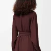 Blusa con cinturón en seda burdeos Blusa con cinturón en seda burdeos