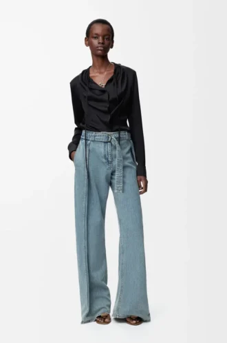 Blusa de seda negra