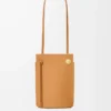 Bolsa Pebble Dice en piel de becerro clásica color Warm Desert Bolsa Pebble Dice en piel de becerro clásica color Warm Desert