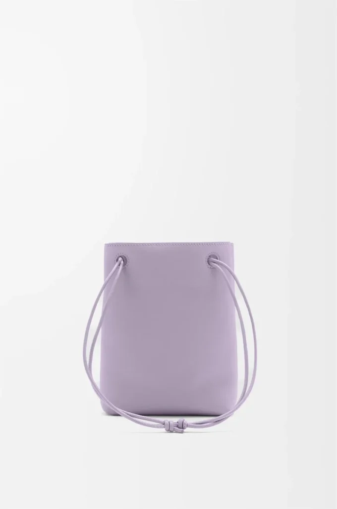 Bolsa Pebble en piel de becerro lisa color malva sucio Bolsa Pebble en piel de becerro lisa color malva sucio