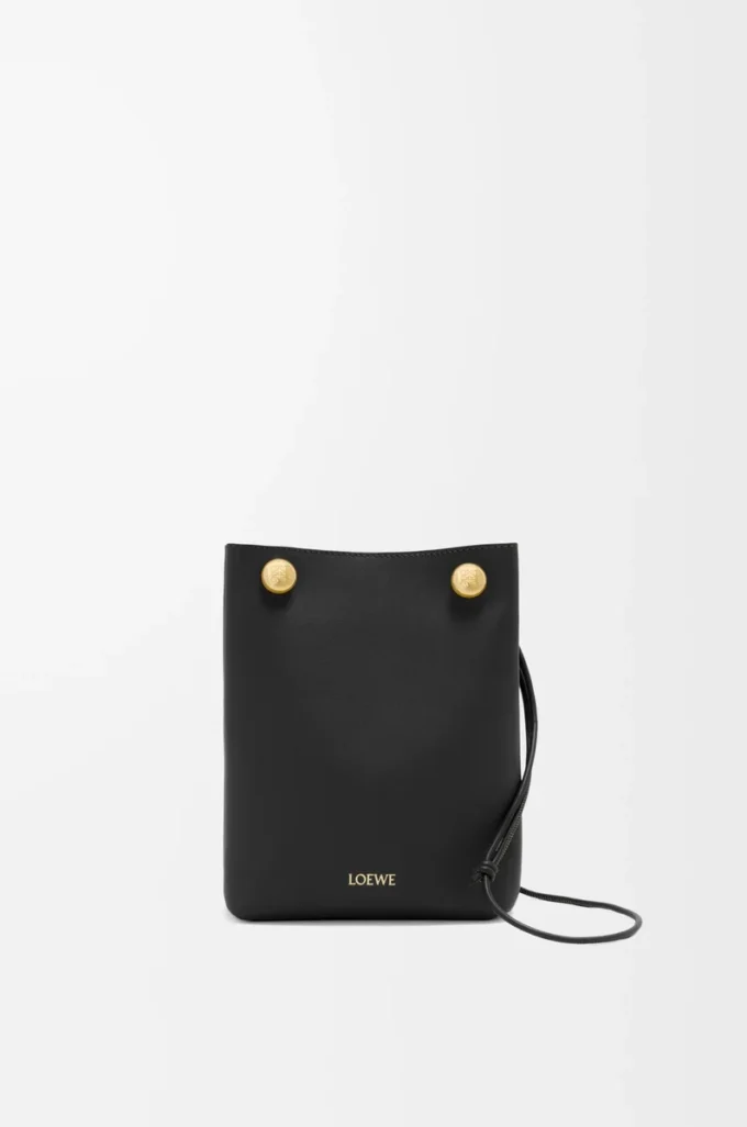 Bolsa Pebble en piel de becerro lisa color negro Bolsa Pebble en piel de becerro lisa color negro