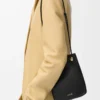 Bolsa Pebble en piel de becerro lisa color negro Bolsa Pebble en piel de becerro lisa color negro