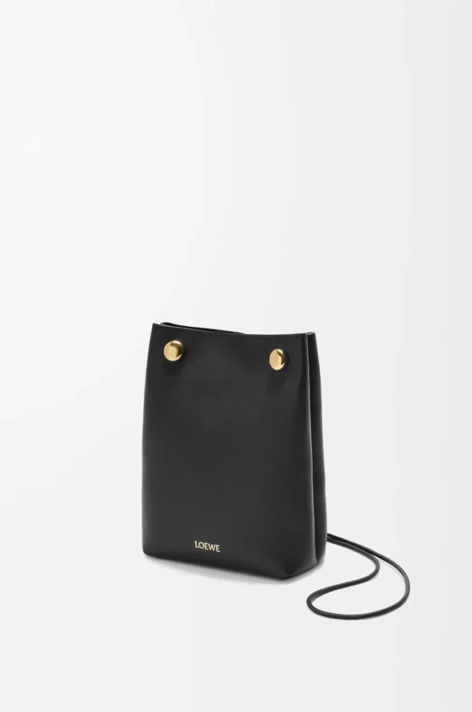 Bolsa Pebble en piel de becerro lisa color negro Bolsa Pebble en piel de becerro lisa color negro