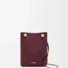 Bolsa Pebble en piel de becerro lisa Dark Burgundy Bolsa Pebble en piel de becerro lisa Dark Burgundy