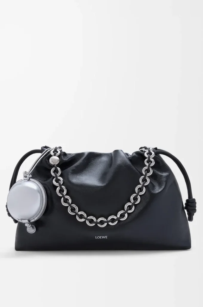 Bolsa tipo globo en piel de becerro napa plateada Bolsa tipo globo en piel de becerro napa plateada