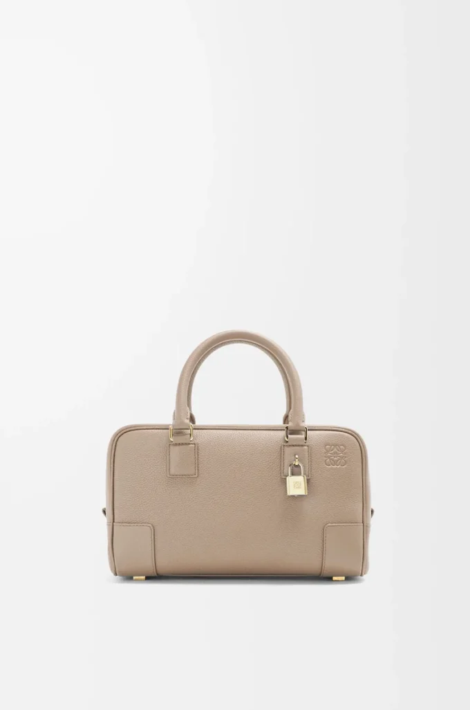 Bolso Amazona 23 en piel de becerro granulada suave Color arena Bolso Amazona 23 en piel de becerro granulada suave Color arena