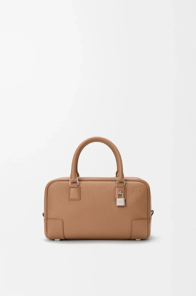 Bolso Amazona 23 en piel de becerro granulada suave color moca Bolso Amazona 23 en piel de becerro granulada suave color moca