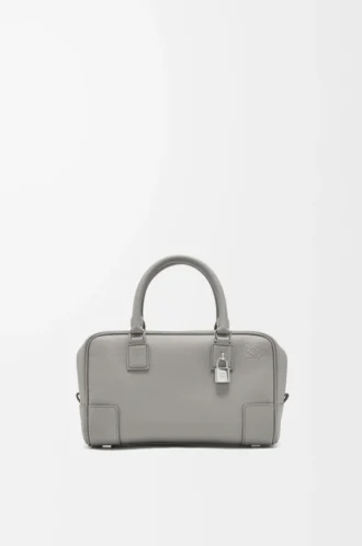Bolso Amazona 23 en piel de becerro granulada suave gris perla