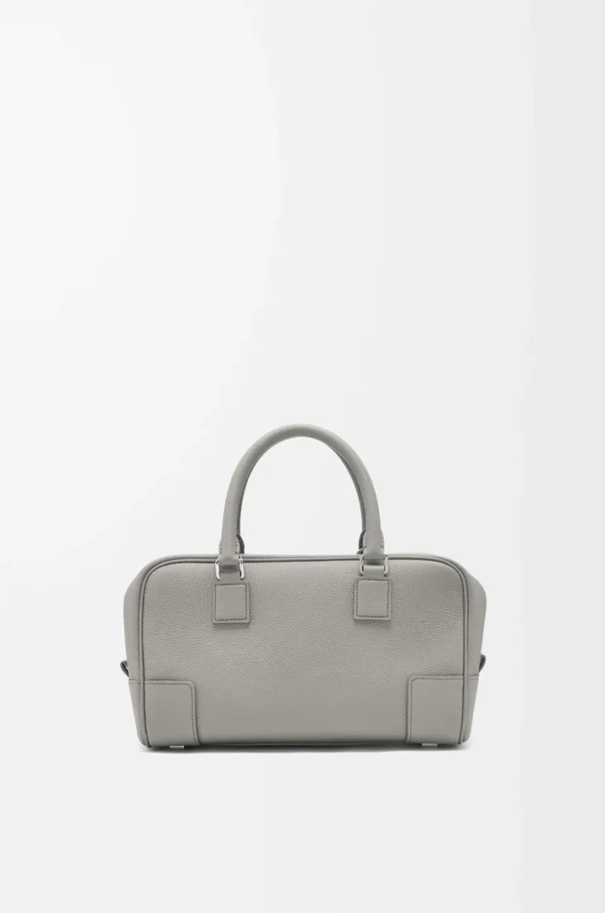 Bolso Amazona 23 en piel de becerro granulada suave gris perla Bolso Amazona 23 en piel de becerro granulada suave gris perla