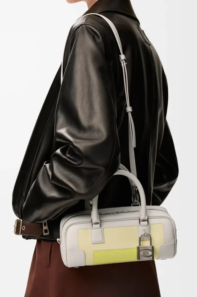 Bolso Amazona 23 recortado en piel de becerro napa Gris pálido/Citrino claro Bolso Amazona 23 recortado en piel de becerro napa Gris pálido/Citrino claro