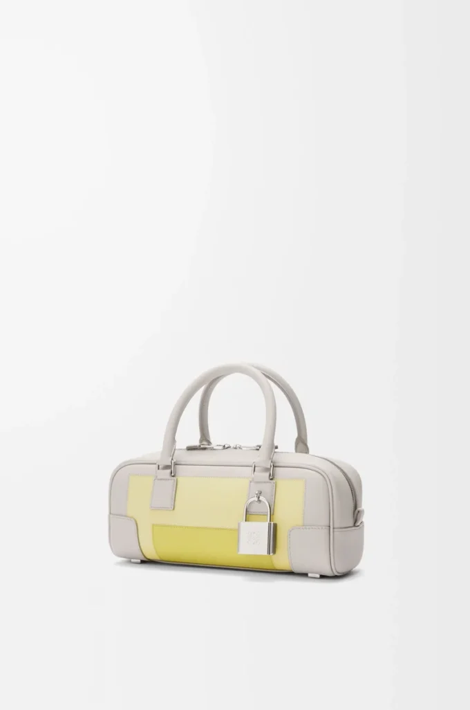 Bolso Amazona 23 recortado en piel de becerro napa Gris pálido/Citrino claro Bolso Amazona 23 recortado en piel de becerro napa Gris pálido/Citrino claro