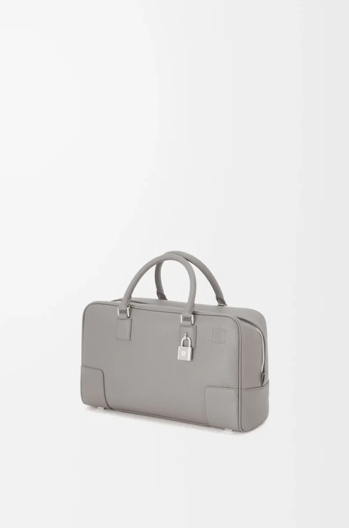 Bolso Amazona 28 en piel de becerro granulada suave gris perla Bolso Amazona 28 en piel de becerro granulada suave gris perla