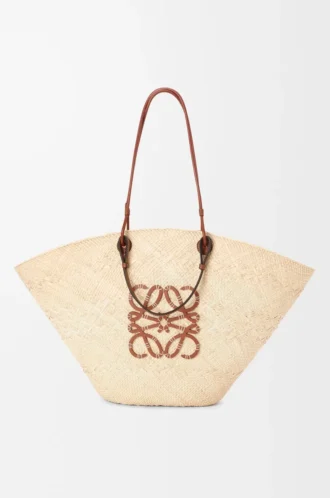 Bolso Anagram Basket grande en palma iraca y piel de becerro Natural/Tan