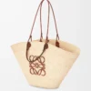 Bolso Anagram Basket grande en palma iraca y piel de becerro Natural/Tan Bolso Anagram Basket grande en palma iraca y piel de becerro Natural/Tan