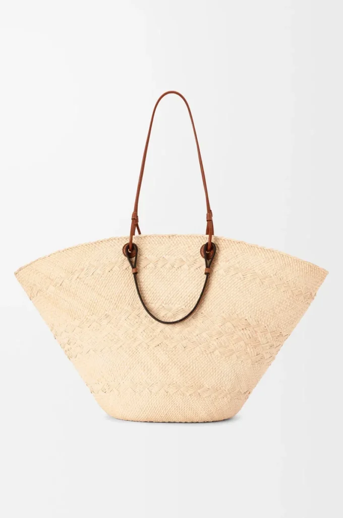Bolso Anagram Basket grande en palma iraca y piel de becerro Natural/Tan Bolso Anagram Basket grande en palma iraca y piel de becerro Natural/Tan