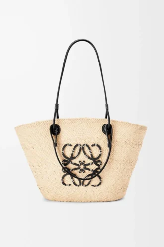 Bolso Anagram Basket mediano en palma iraca y piel de becerro Natural/Negro