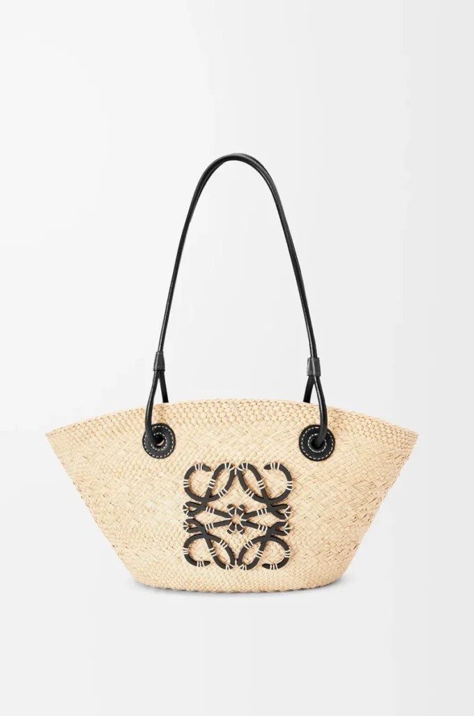 Bolso Anagram Basket pequeño en palma iraca y piel de becerro Natural/Negro Bolso Anagram Basket pequeño en palma iraca y piel de becerro Natural/Negro