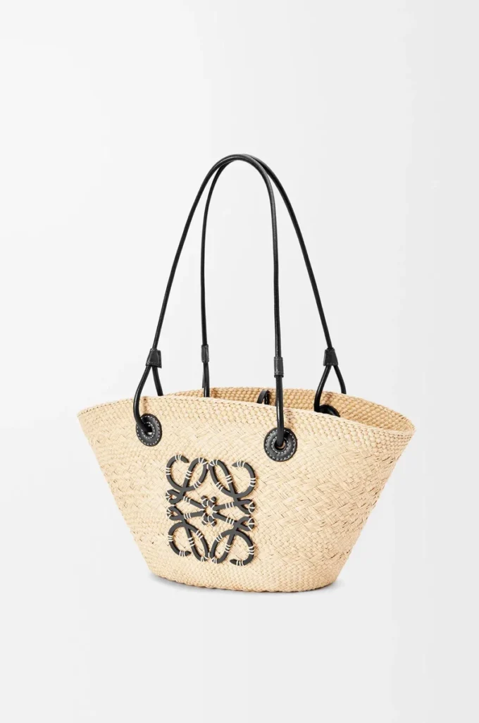 Bolso Anagram Basket pequeño en palma iraca y piel de becerro Natural/Negro Bolso Anagram Basket pequeño en palma iraca y piel de becerro Natural/Negro