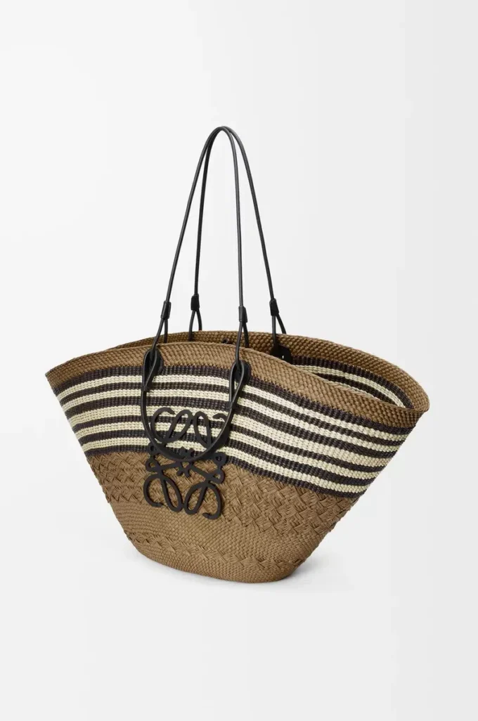 Bolso Anagram grande en palma iraca y piel de becerro Caqui oscuro/Negro Bolso Anagram grande en palma iraca y piel de becerro Caqui oscuro/Negro