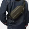 Bolso bandolera convertible en piel de becerro clásica color caqui oscuro