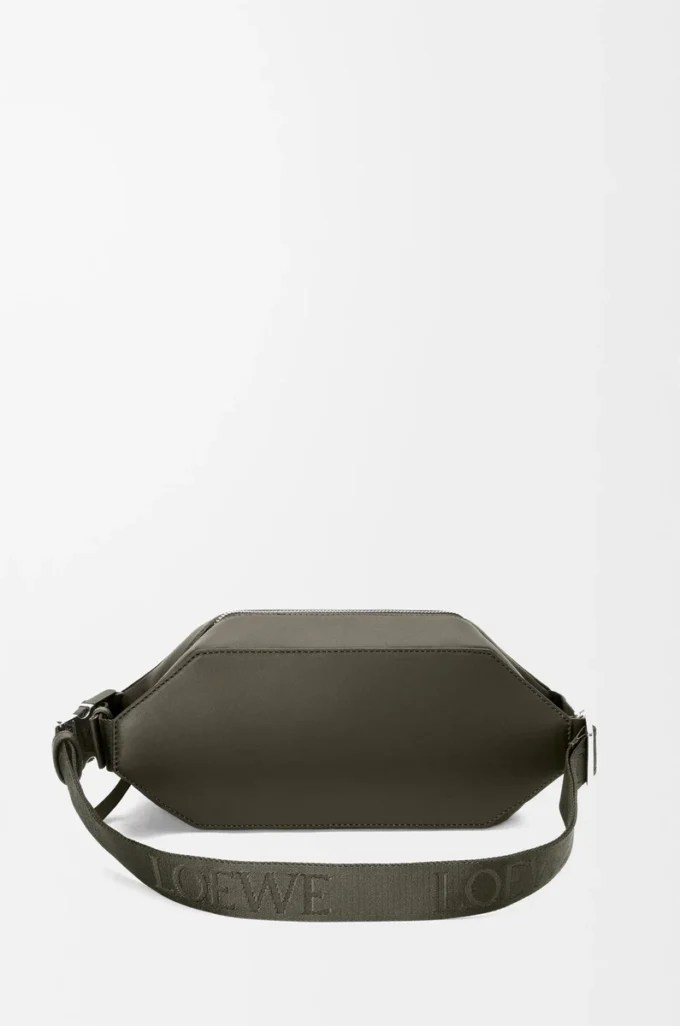 Bolso bandolera convertible en piel de becerro clásica color caqui oscuro