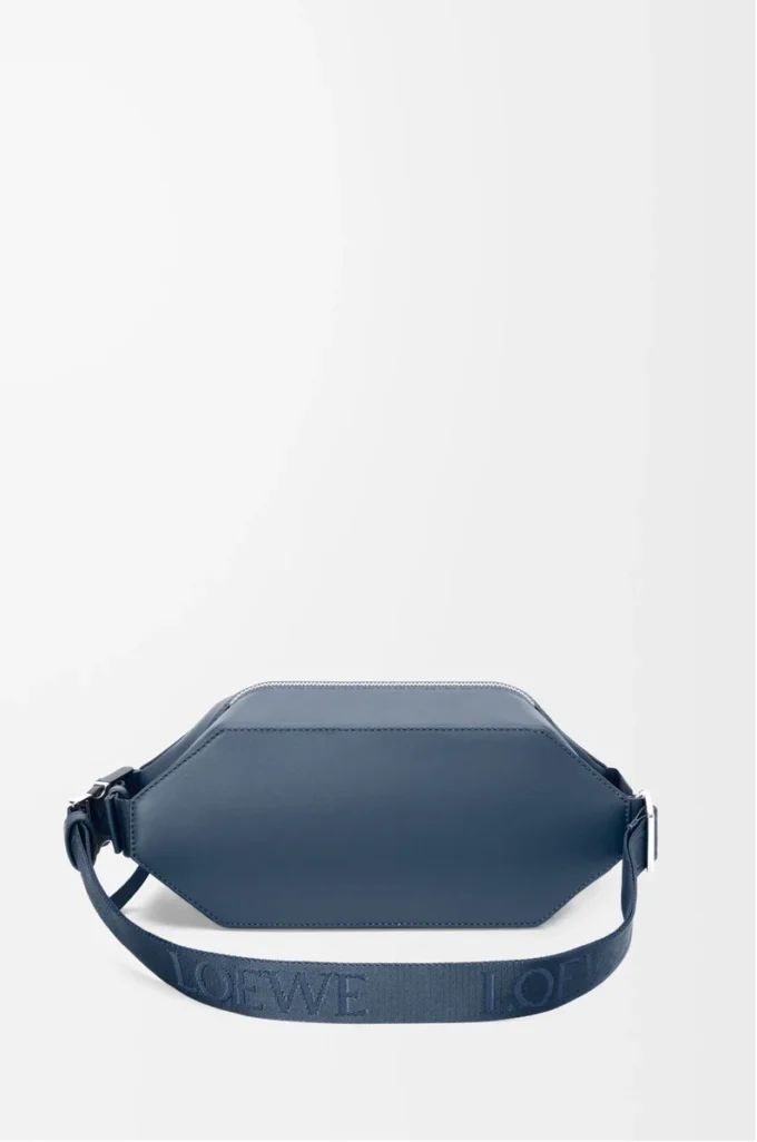 Bolso bandolera convertible en piel de becerro clásica teñida en índigo