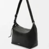 Bolso bandolera Cubi en piel de becerro granulada flexible Negro Bolso bandolera Cubi en piel de becerro granulada flexible Negro