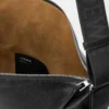 Bolso bandolera Cubi en piel de becerro granulada flexible Negro Bolso bandolera Cubi en piel de becerro granulada flexible Negro