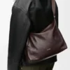 Bolso bandolera Cubi en piel de becerro granulada flexible Oxblood