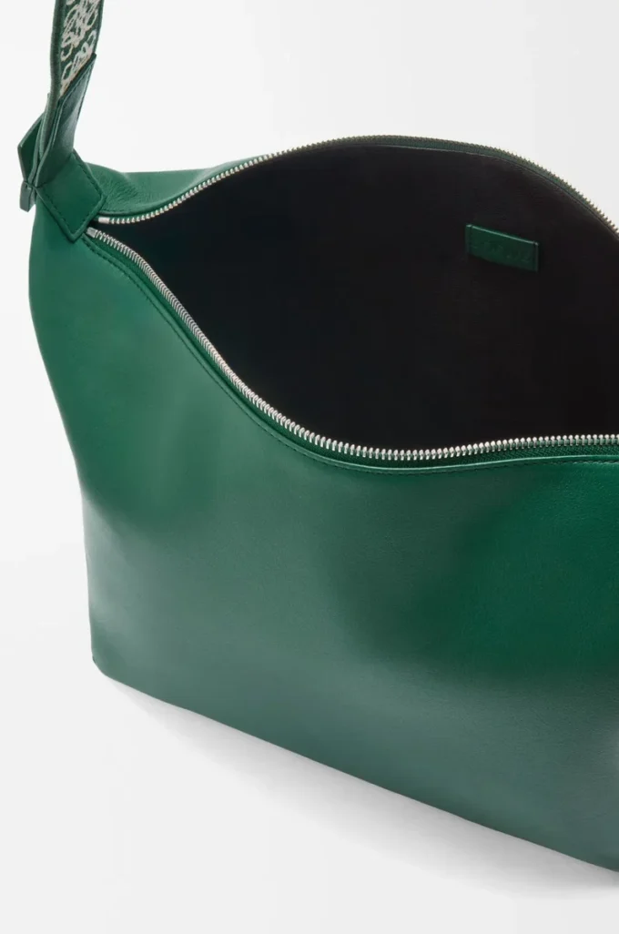 Bolso bandolera Cubi en piel de becerro lisa y suave y jacquard Evergreen