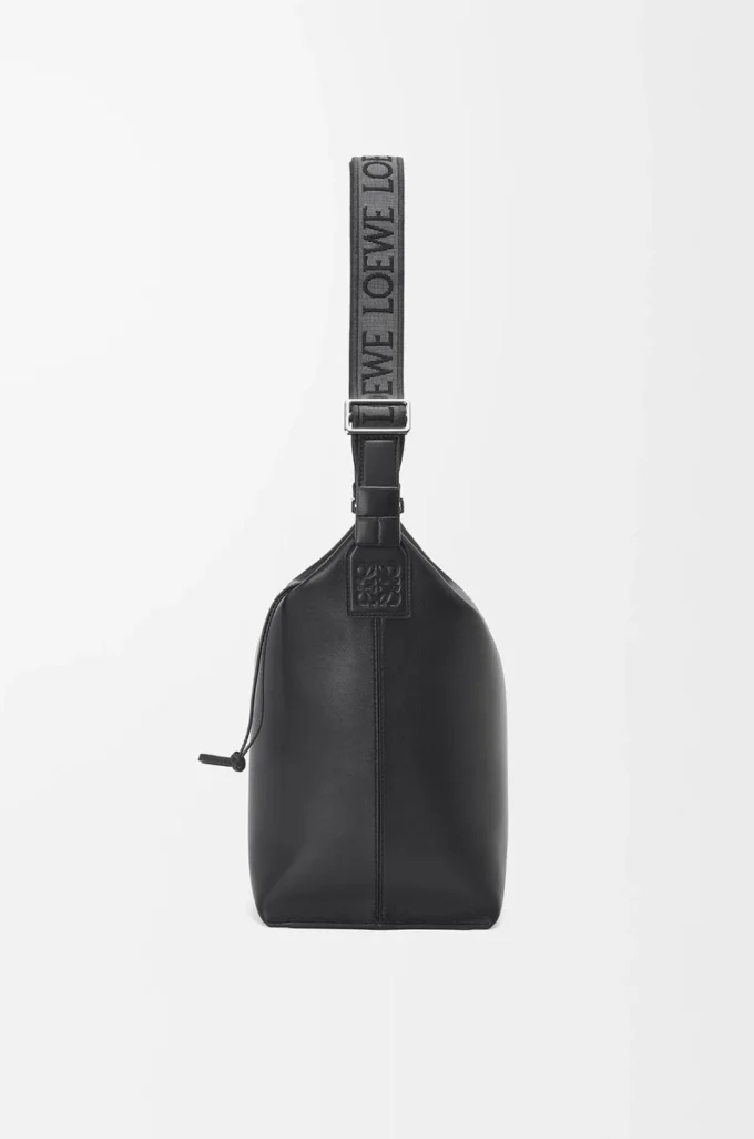 Bolso bandolera Cubi en piel de becerro suave y flexible y jacquard negro