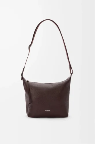 Bolso bandolera Cubi pequeño en piel de becerro granulada flexible color Oxblood.