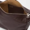 Bolso bandolera Cubi pequeño en piel de becerro granulada flexible color Oxblood.