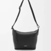 Bolso bandolera Cubi pequeño en piel de becerro granulada flexible Negro Bolso bandolera Cubi pequeño en piel de becerro granulada flexible Negro