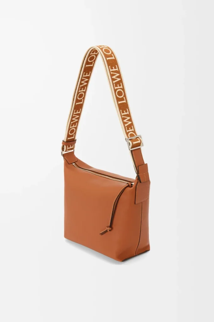 Bolso bandolera Cubi pequeño en piel de becerro suave y flexible y jacquard color tostado