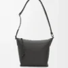 Bolso bandolera Cubi pequeño en piel de becerro suave y flexible y jacquard gris oscuro