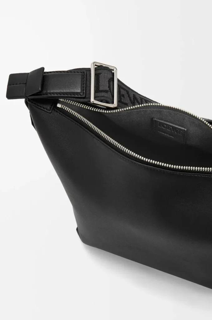 Bolso bandolera Cubi pequeño en piel de becerro suave y flexible y jacquard negro