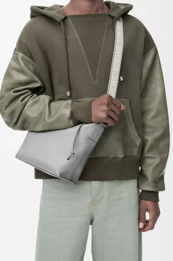 Bolso bandolera Cubi pequeño en piel de becerro suave y jacquard gris asfalto