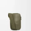 Bolso bandolera vertical en piel de becerro satinada verde caqui