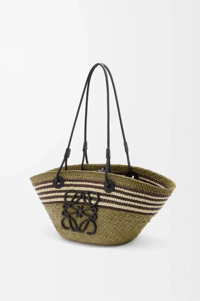 Bolso Basket Anagram pequeño en palma iraca y piel de becerro Caqui oscuro/Negro Bolso Basket Anagram pequeño en palma iraca y piel de becerro Caqui oscuro/Negro