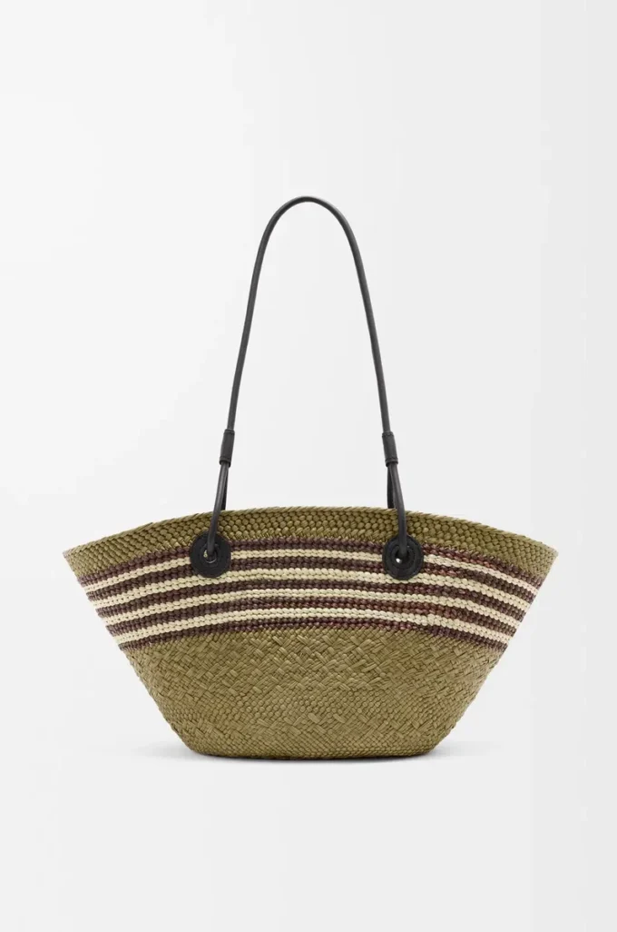 Bolso Basket Anagram pequeño en palma iraca y piel de becerro Caqui oscuro/Negro Bolso Basket Anagram pequeño en palma iraca y piel de becerro Caqui oscuro/Negro