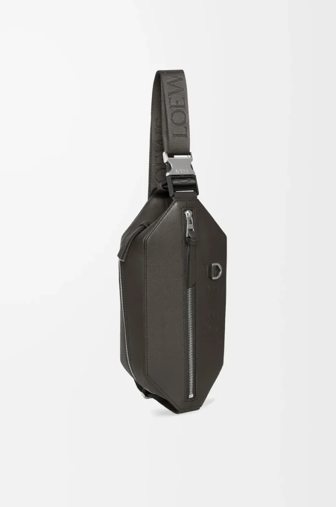 Bolso convertible en piel de becerro clásica Gris oscuro